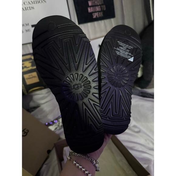 UGG Classic ankle black /iridescent rainbow flip Sequin boot in bling sz 7 nib - Picture 9 of 13